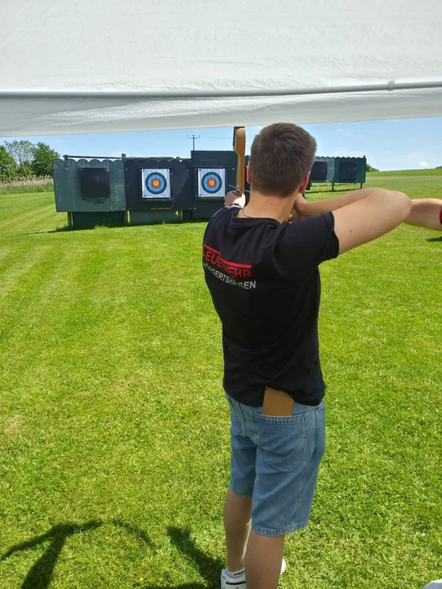 **Treff(un)sicher beim Gauditurnier?!🎯** 

Heute hat eine Mannschaft der Freiwilligen Feuerwehr Hörgertshausen am Gauditurnier der Bogenschützen teilgenommen. Mit Pfeil und Bogen gaben wir unser Bestes und hatten dabei jede Menge Spaß! 🏹

Jetzt heißt es Daumendrücken – wir hoffen auf eine gute Platzierung! ✌️ 

#WirFürHörgertshausen #Hörgertshausen #Feuerwehr #Einsatz #FFW #FreiwilligeFeuerwehr #Ehrenamt #Blaulicht #FFWHörgertshausen